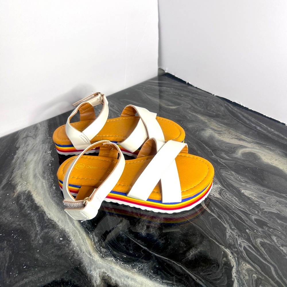 Toddler like new sandals - Picture 1 of 2